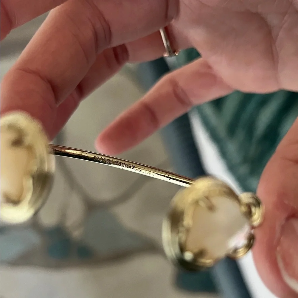 Kendra Scott -Elegant Gold and White Women's Bracelet - Picture 3 of 3